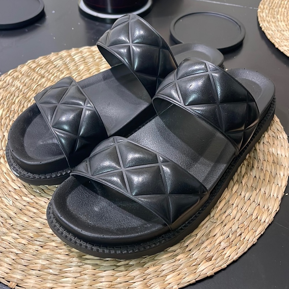 Black Small Platform Quilted Sandals